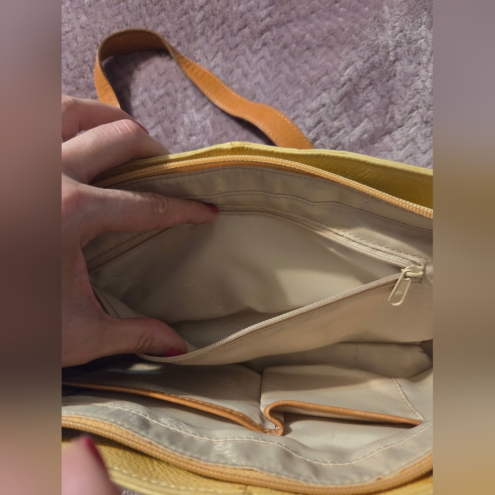 Vintage Fossil Light Yellow Leather Shoulder Handbag - Picture 8 of 14